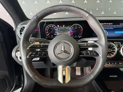 Photo 31 Mercedes Classe A 200 d Berline AMG Line