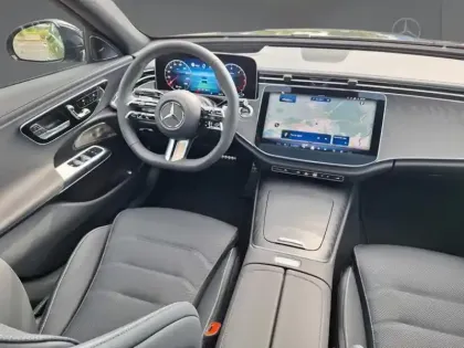 Photo 10 Mercedes Classe E  220 d 4MATIC AMG Line