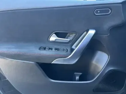 Photo 15 Mercedes Classe A 180 d AMG Line