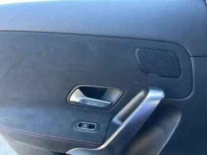 Photo 19 Mercedes Classe A 180 d AMG Line