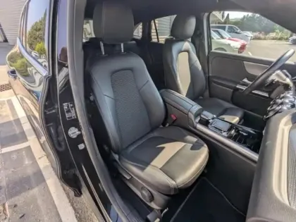 Photo 8 Mercedes GLA  200 d 150ch Progressive Line 8G-DCT