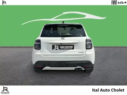 Photo 19 Fiat 600  1.2 Hybrid Turbo 145ch Icône eDCT6 Step 2