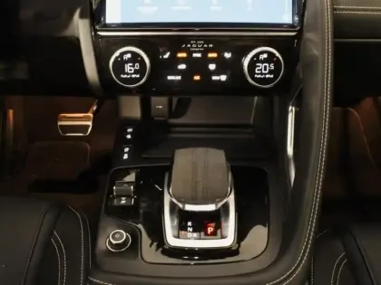Photo 13 Jaguar E-Pace  P300e PHEV R-Dynamic SE BVA AWD