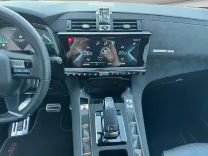 Photo 42 DS DS 7  Crossback E-TENSE 225ch Performance Line +