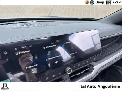 Photo 12 Jeep Compass  1.6 Turbo T4 225ch e-Hybrid Plug-in Summit BVR7