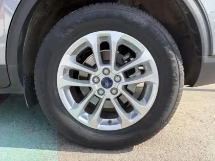 Photo 8 Ford Kuga  2.5 Duratec 190 ch FHEV E85 Titanium BVA