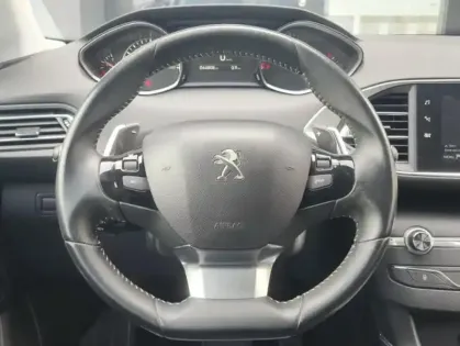 Photo 11 Peugeot 308 II Puretech 130 S&S EAT8 Allure Busin