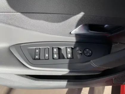 Photo 8 Peugeot 308  Hybrid 136 e-DCS6