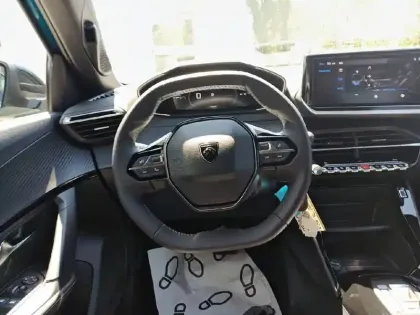 Photo 8 Peugeot 2008  Hybrid 145 e-DCS6