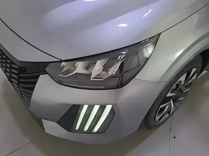 Photo 18 Peugeot 208  PureTech 75 S&S BVM5