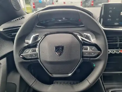 Photo 8 Peugeot 2008  Hybrid 136 e-DCS6