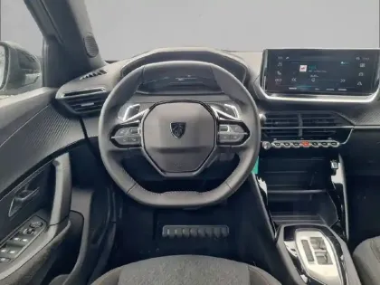 Photo 7 Peugeot 2008  Hybrid 136 e-DCS6