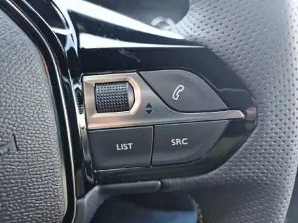 Photo 19 Peugeot 2008  Hybrid 145 e-DCS6
