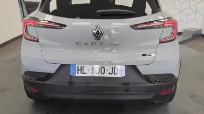 Photo 21 Renault Captur  E-Tech full hybrid 160 ch