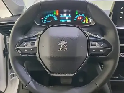 Photo 8 Peugeot 208  Electrique 50 kWh 136ch