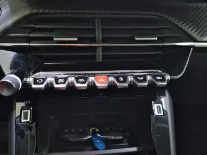 Photo 23 Peugeot 208  Electrique 50 kWh 136ch