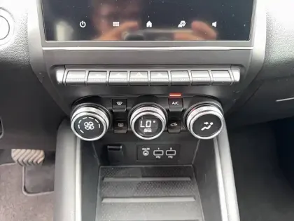Photo 21 Renault Captur  E-Tech Plug-in 160