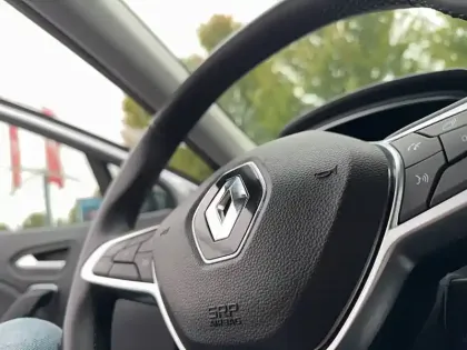 Photo 16 Renault Captur  E-Tech Plug-in 160