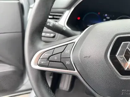 Photo 14 Renault Captur  E-Tech Plug-in 160