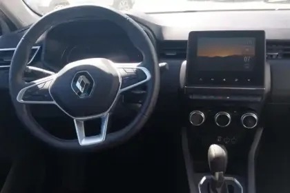 Photo 8 Renault Clio  E-Tech full hybrid 145