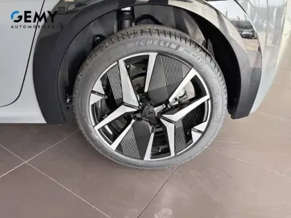 Photo 10 Peugeot 208  Hybrid 145 ch e-DCS6
