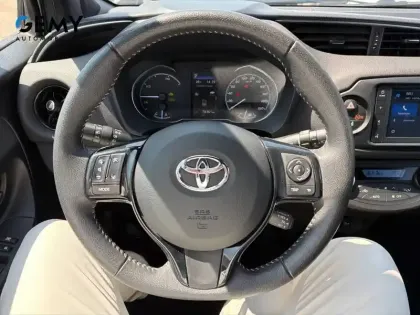 Photo 18 Toyota Yaris  Hybride 100h