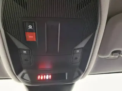 Photo 23 Peugeot 308  Hybrid 136 e-DCS6