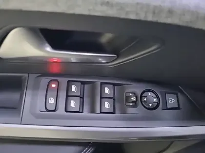 Photo 29 Peugeot 3008  Hybrid 145 e-DCS6