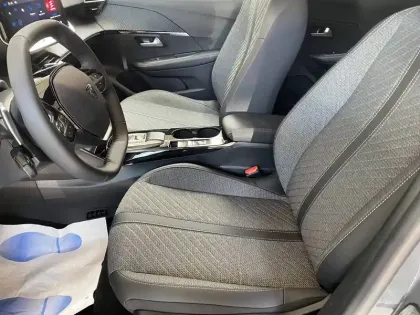 Photo 10 Peugeot 208  Hybrid 145 ch e-DCS6