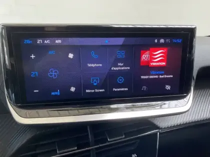 Photo 13 Peugeot 208  Hybrid 145 ch e-DCS6
