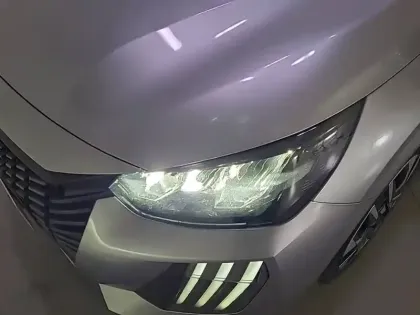 Photo 18 Peugeot 208  PureTech 75 S&S BVM5