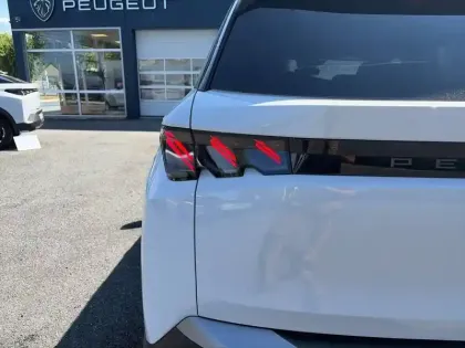 Photo 16 Peugeot 5008  Hybrid 145 ch e-DCS6