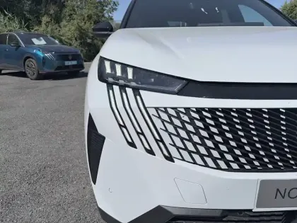 Photo 15 Peugeot 5008  Hybrid 145 ch e-DCS6