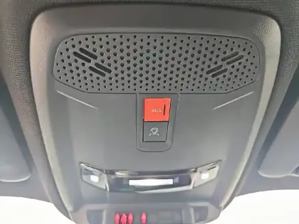 Photo 17 Peugeot 2008  Hybrid 136 e-DCS6