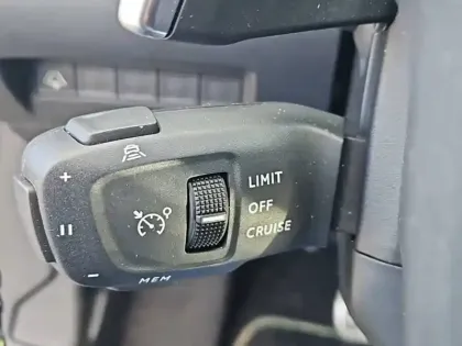 Photo 19 Peugeot 2008  Hybrid 136 e-DCS6