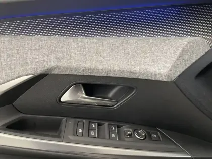 Photo 31 Peugeot 3008  Electrique 210 ch 73 kWh