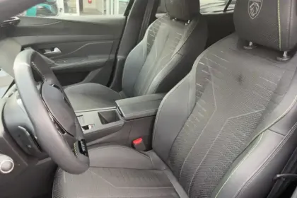 Photo 9 Peugeot 408  Hybrid 145 e-DCS6