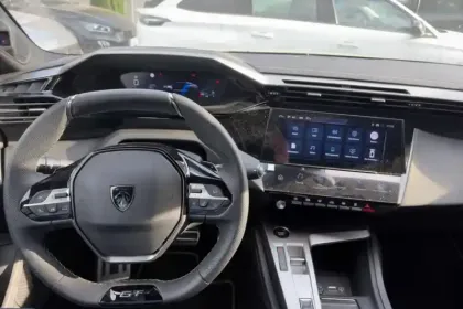 Photo 27 Peugeot 408  Hybrid 145 e-DCS6