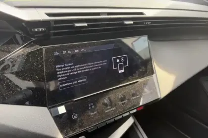 Photo 31 Peugeot 408  Hybrid 145 e-DCS6