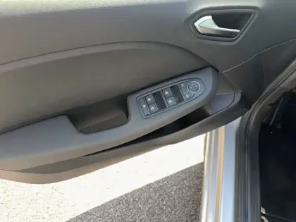 Photo 16 Renault Clio  E-Tech full hybrid 145