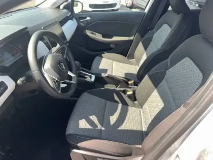 Photo 17 Renault Clio  E-Tech full hybrid 145