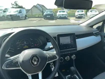 Photo 26 Renault Clio  E-Tech full hybrid 145