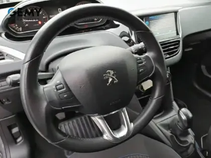 Photo 12 Peugeot 208  PureTech 82ch S&S BVM5