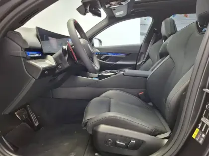 Photo 15 BMW Serie 5 M5 Touring PHEV 727 ch BVA8