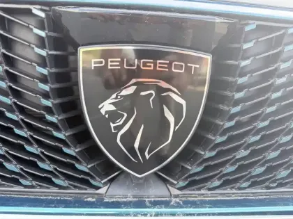 Photo 38 Peugeot 5008  Hybrid 145 ch e-DCS6