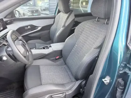 Photo 14 Peugeot 5008  Hybrid 145 ch e-DCS6