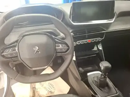 Photo 12 Peugeot 208  PureTech 100 S&S BVM6