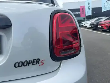Photo 6 Mini Mini Hatch 5 Portes Cooper S 178 ch DKG7