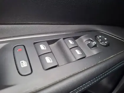 Photo 26 Peugeot 3008  Hybrid 225 e-EAT8