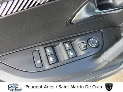 Photo 11 Peugeot 2008  Hybrid 136 e-DCS6